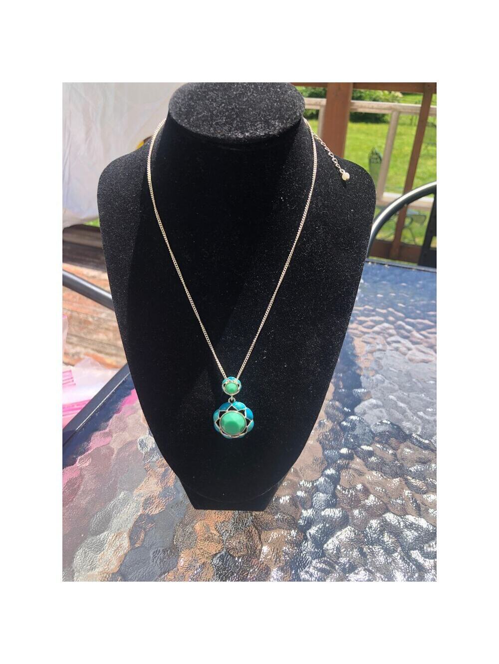 Avon SAQ Vintage 1980s Silver Tone Necklace with Turqoise Blue and Green Pendant
